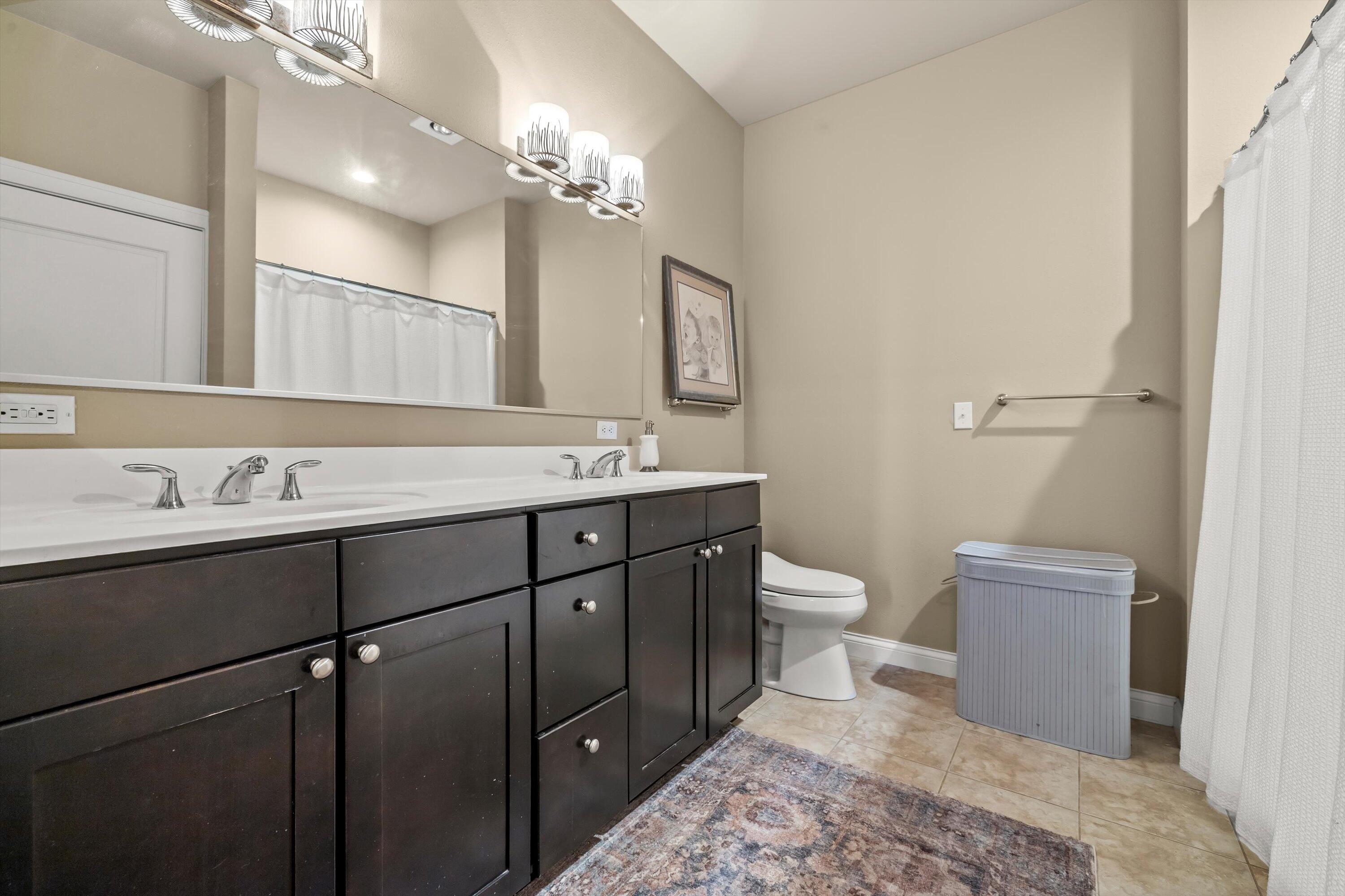 141 Main Street, Unit 418 Racine, WI 53403 - Photo 24 of 28 Primary Bath