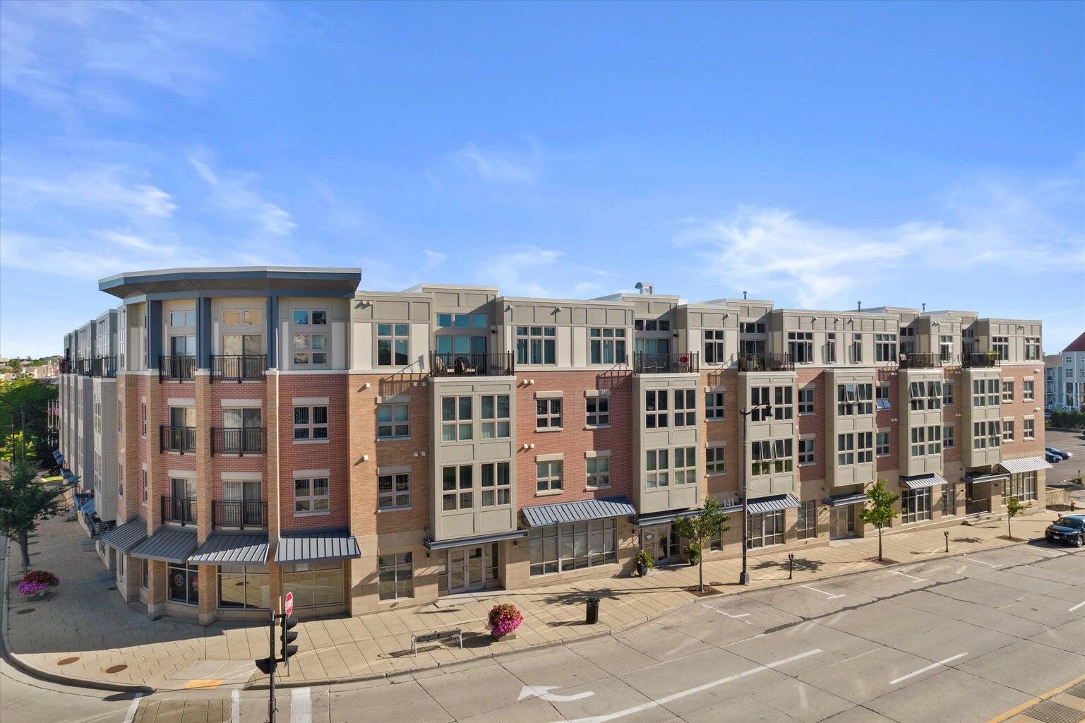 141 Main Street, Unit 418 Racine, WI 53403 - Photo 3 of 28 waterside 3