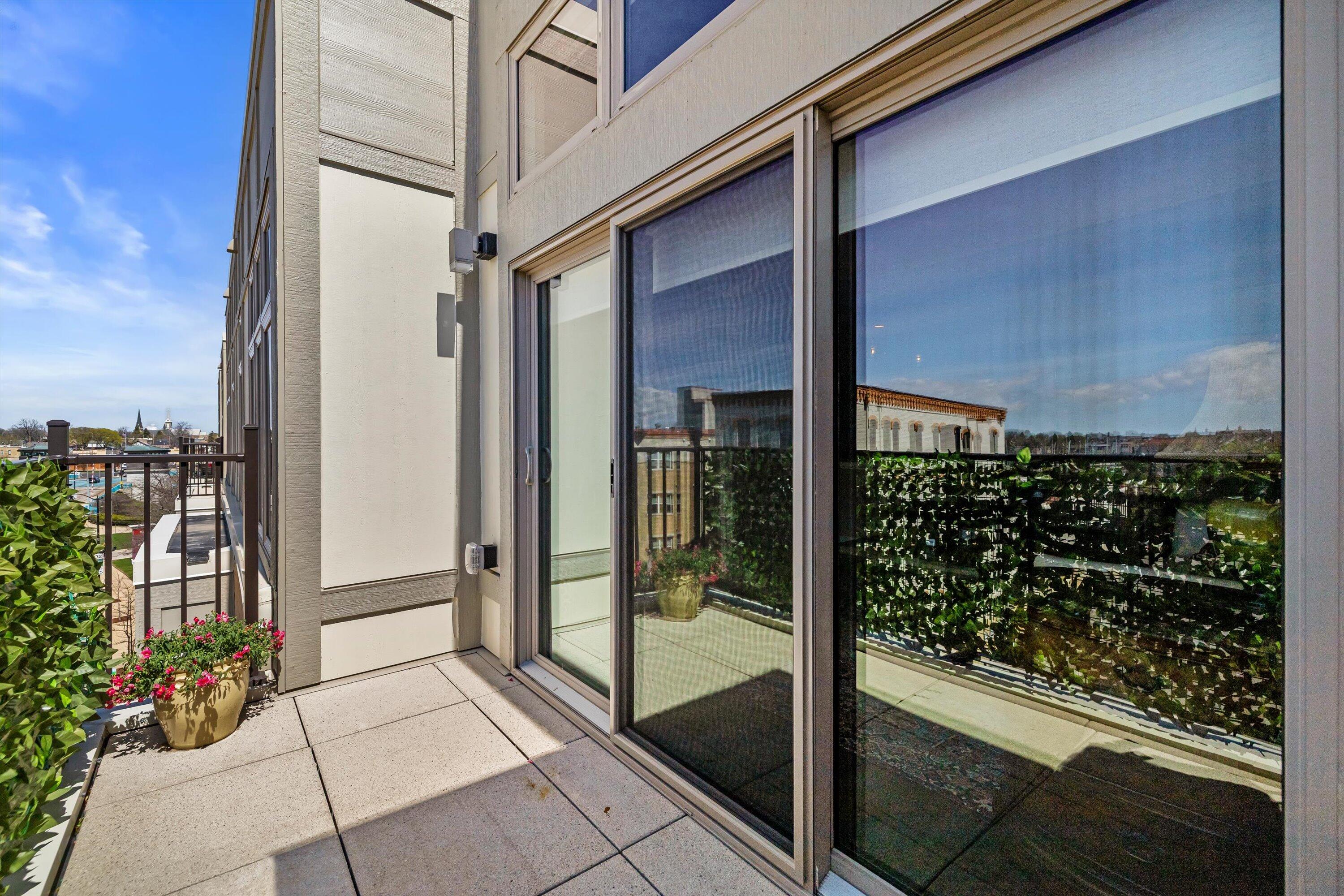 141 Main Street, Unit 418 Racine, WI 53403 - Photo 9 of 28 Perfect for your morning coffee!