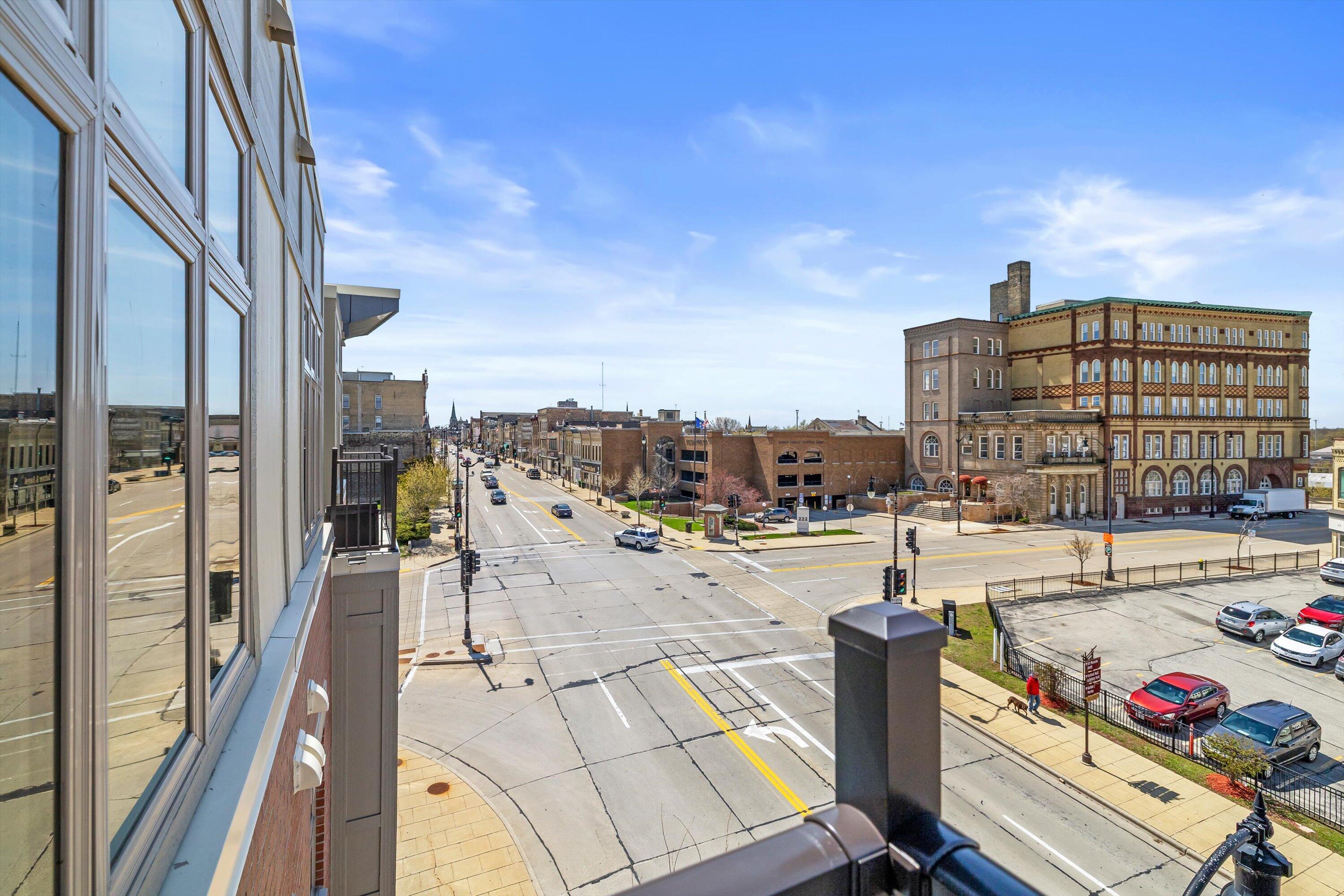 141 Main Street, Unit 418 Racine, WI 53403 - Photo 10 of 28 Right on the parade routes!