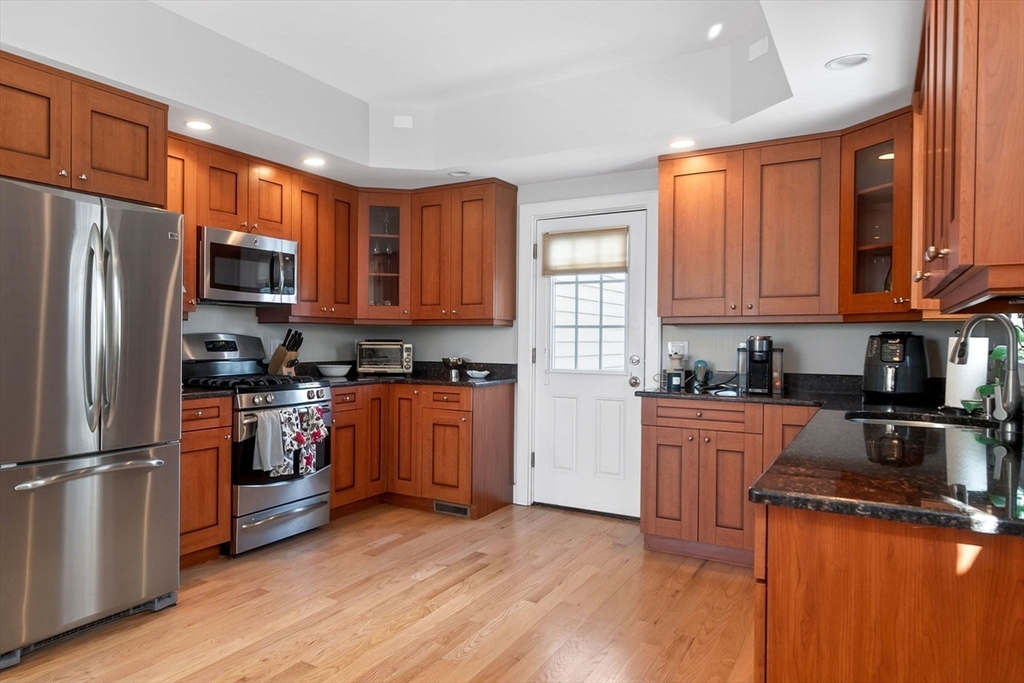 170 West 3rd Street, Unit 1 Boston, MA 02127 - Photo 3 of 28