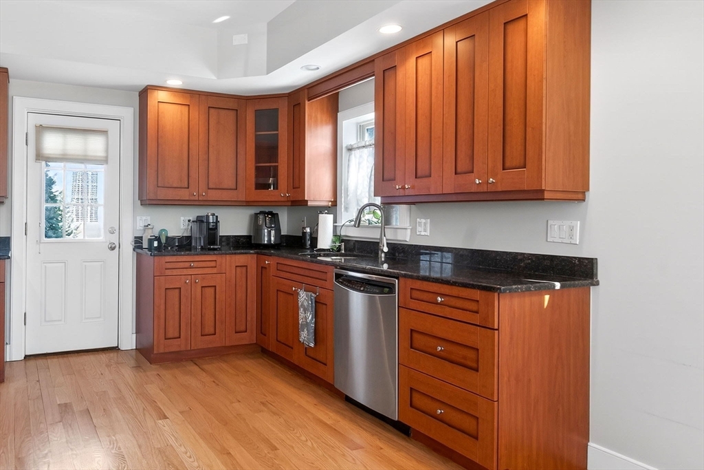 170 West 3rd Street, Unit 1 Boston, MA 02127 - Photo 4 of 28