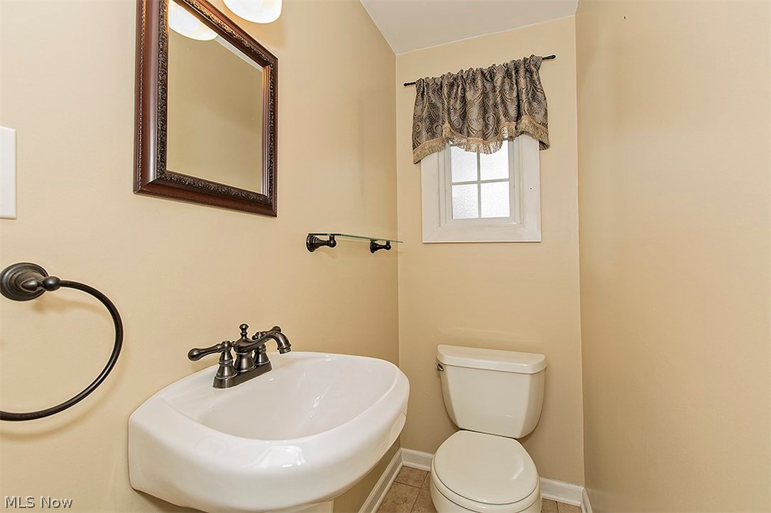2336 Canterbury Road Cleveland, OH 44118 - Photo 13 of 25
