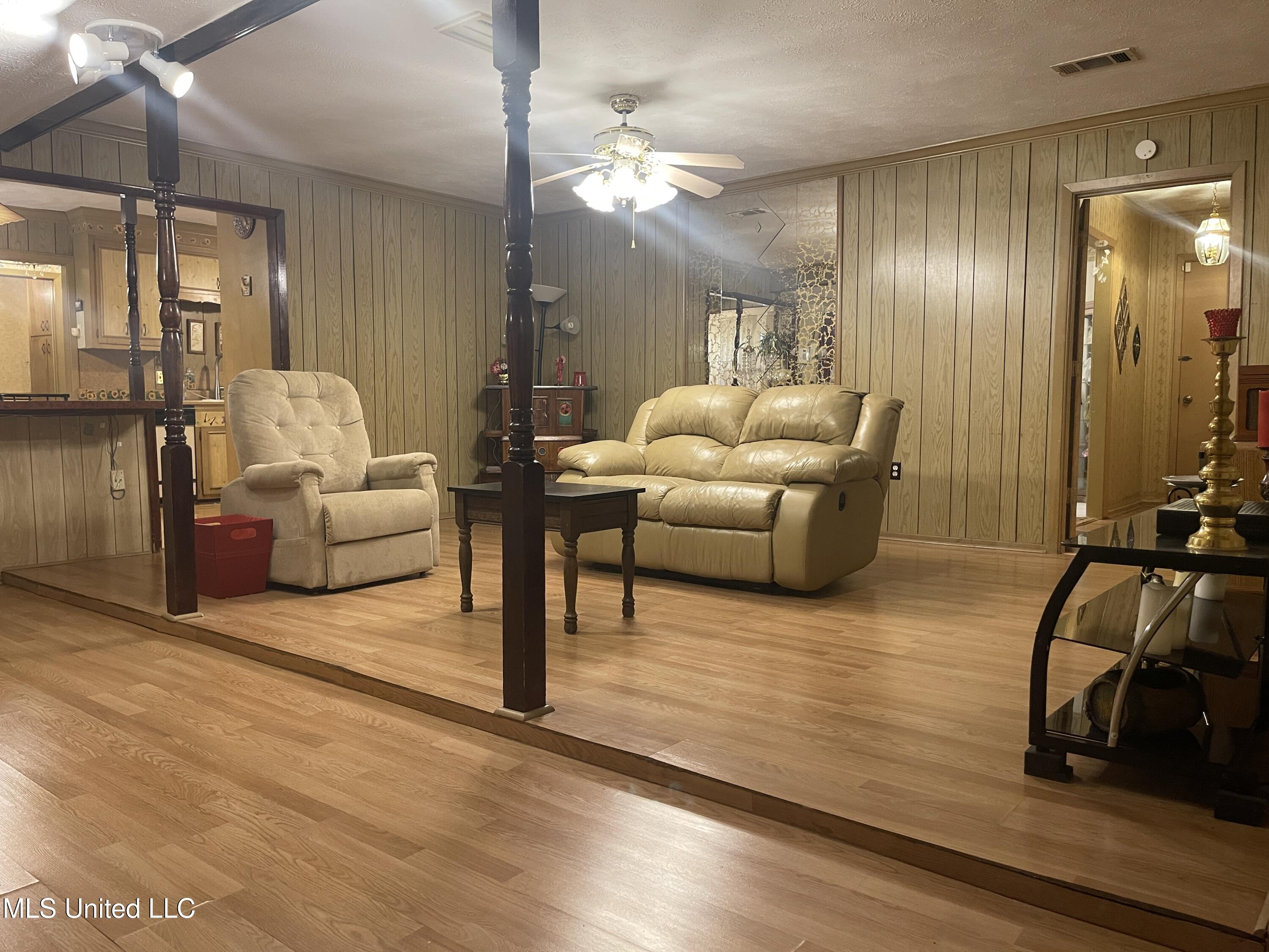 910 Watkins Place Jackson, MS 39206 - Photo 12 of 39 IMG_1677