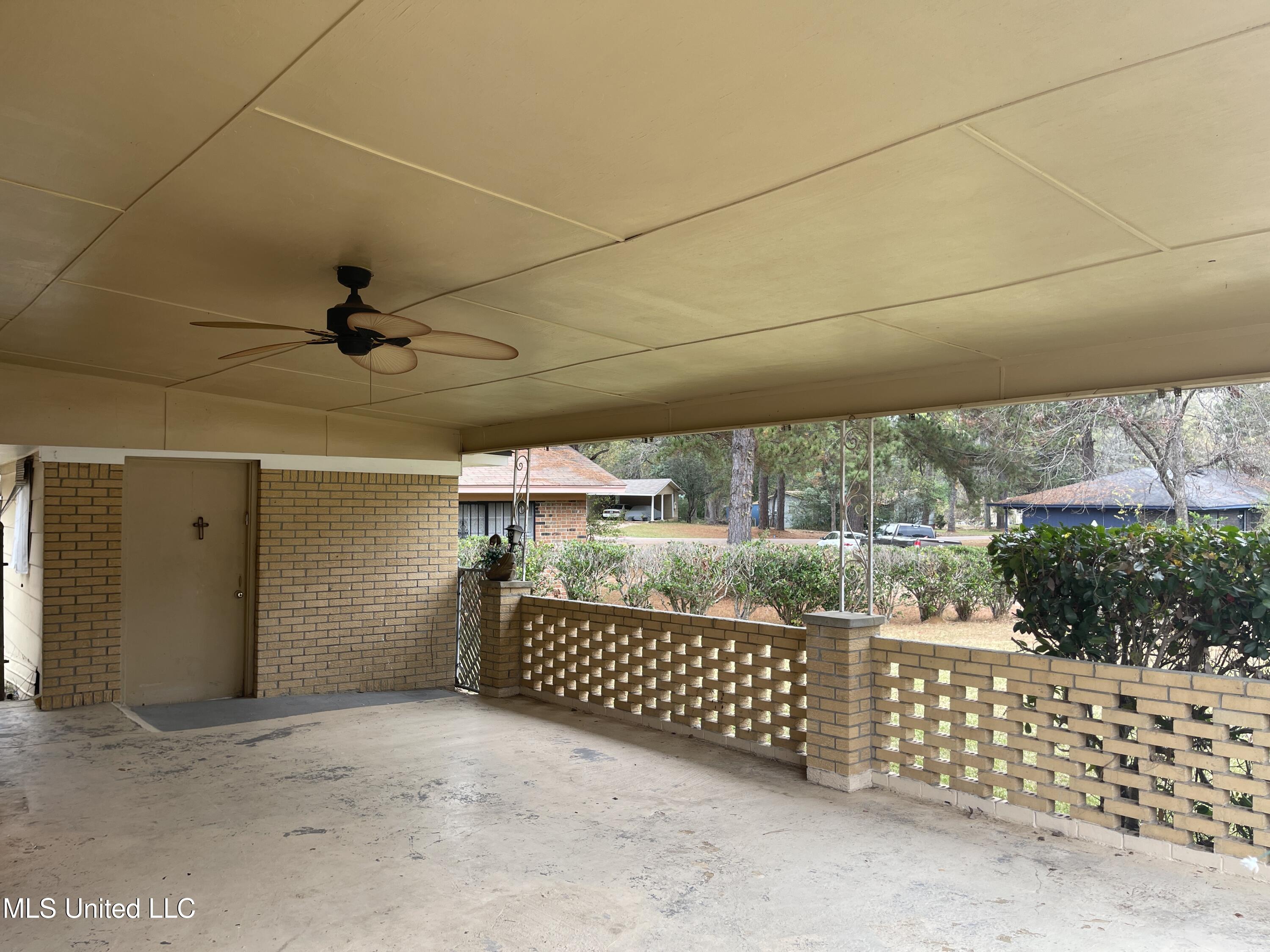 910 Watkins Place Jackson, MS 39206 - Photo 35 of 39 IMG_1773