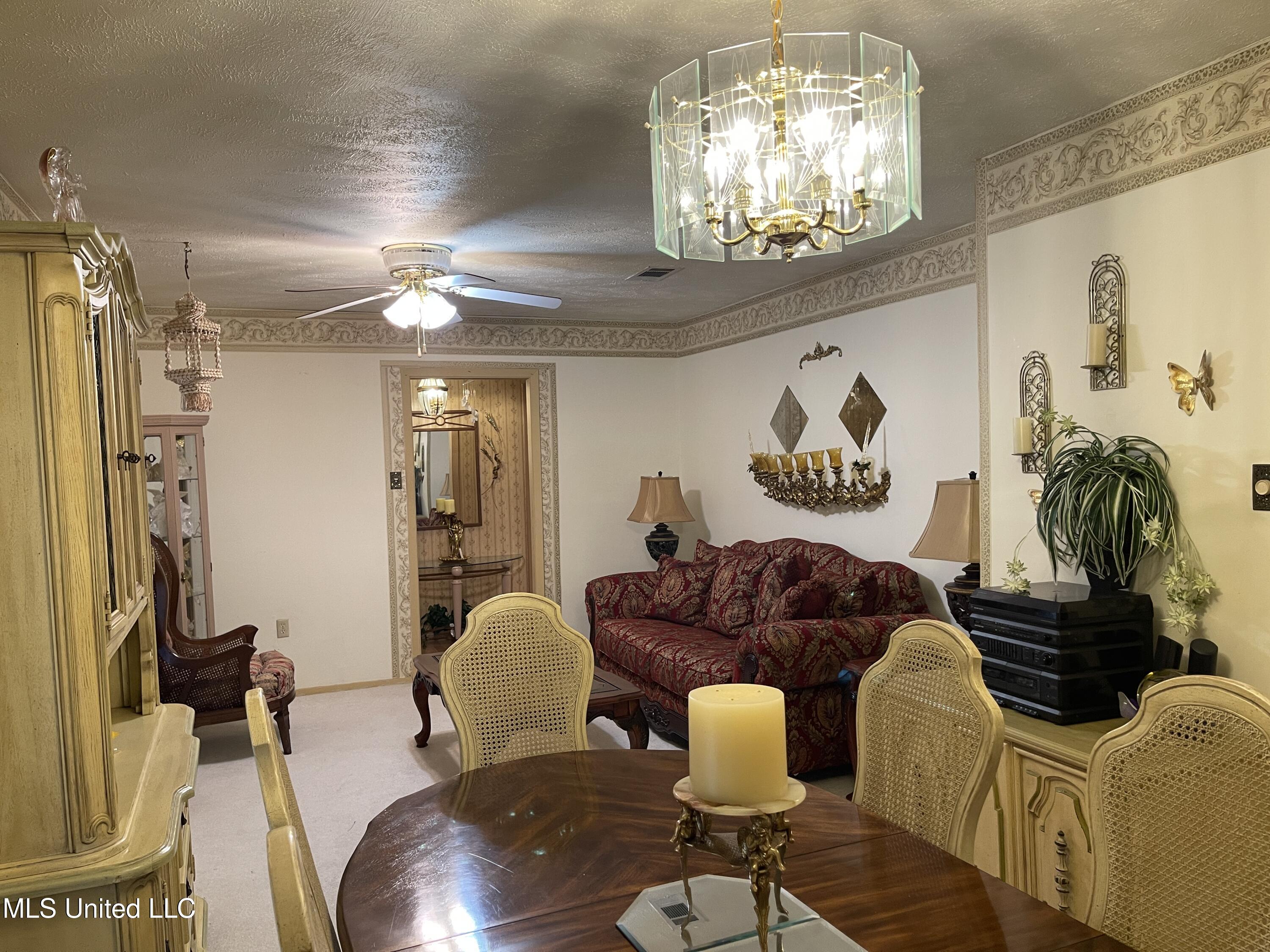 910 Watkins Place Jackson, MS 39206 - Photo 4 of 39 IMG_1641