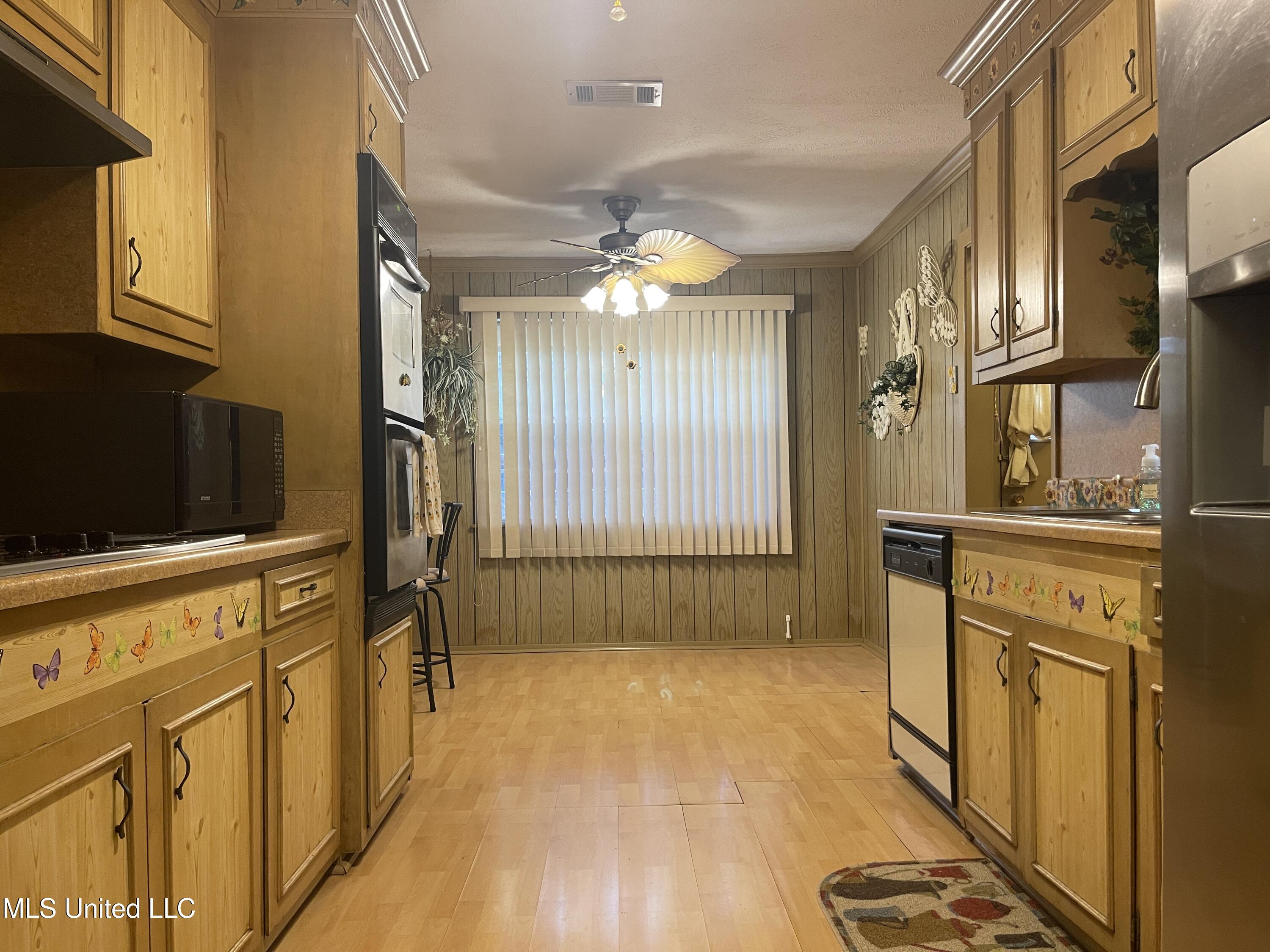 910 Watkins Place Jackson, MS 39206 - Photo 7 of 39 IMG_1766