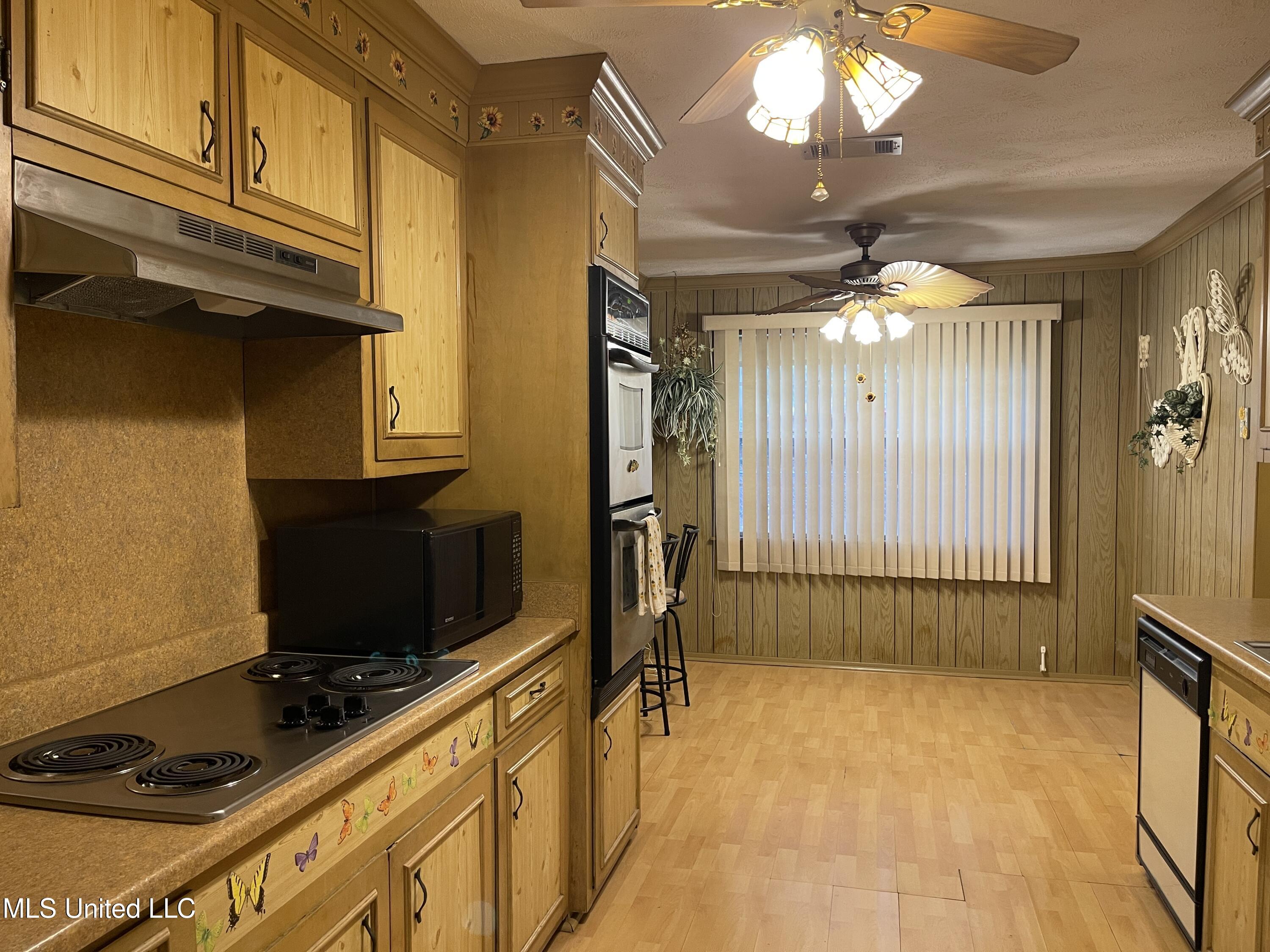 910 Watkins Place Jackson, MS 39206 - Photo 9 of 39 IMG_1653