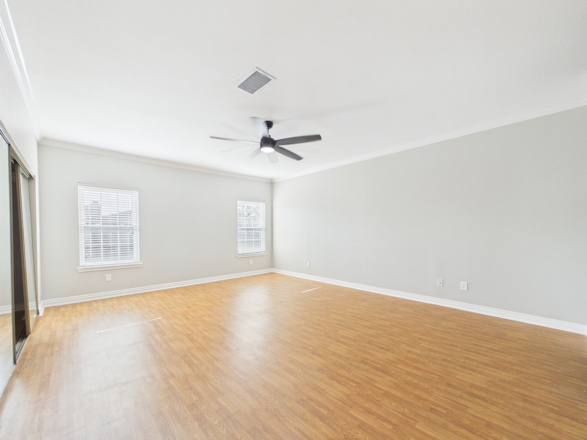 4001 Tanglewilde Street, Unit 709 Houston, TX 77063 - Photo 11 of 23 Spacious primary suite with abundant natural light
