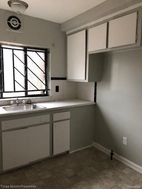 18510 Greenfield Road Detroit, MI 48235 - Photo 14 of 18 IMG_3687.jpg