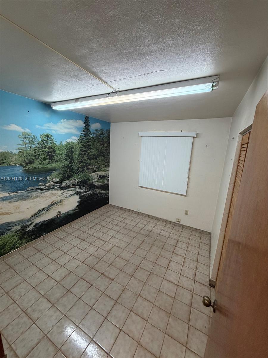 10910 Southwest 40th Street Miami, FL 33165 - Photo 15 of 40