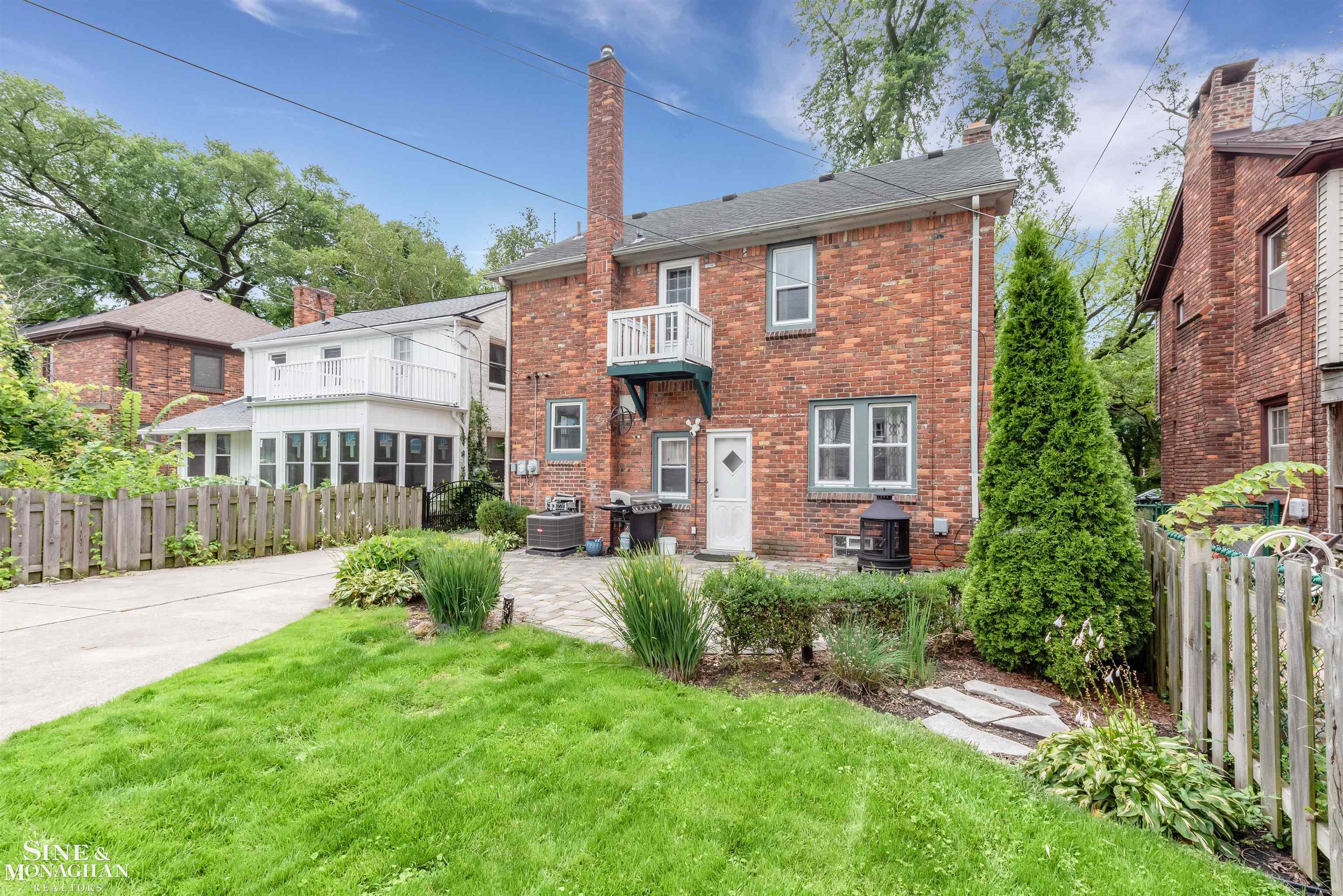 348 Moran Road Grosse Pointe, MI 48236 - Photo 28 of 35 50125309-27.JPG