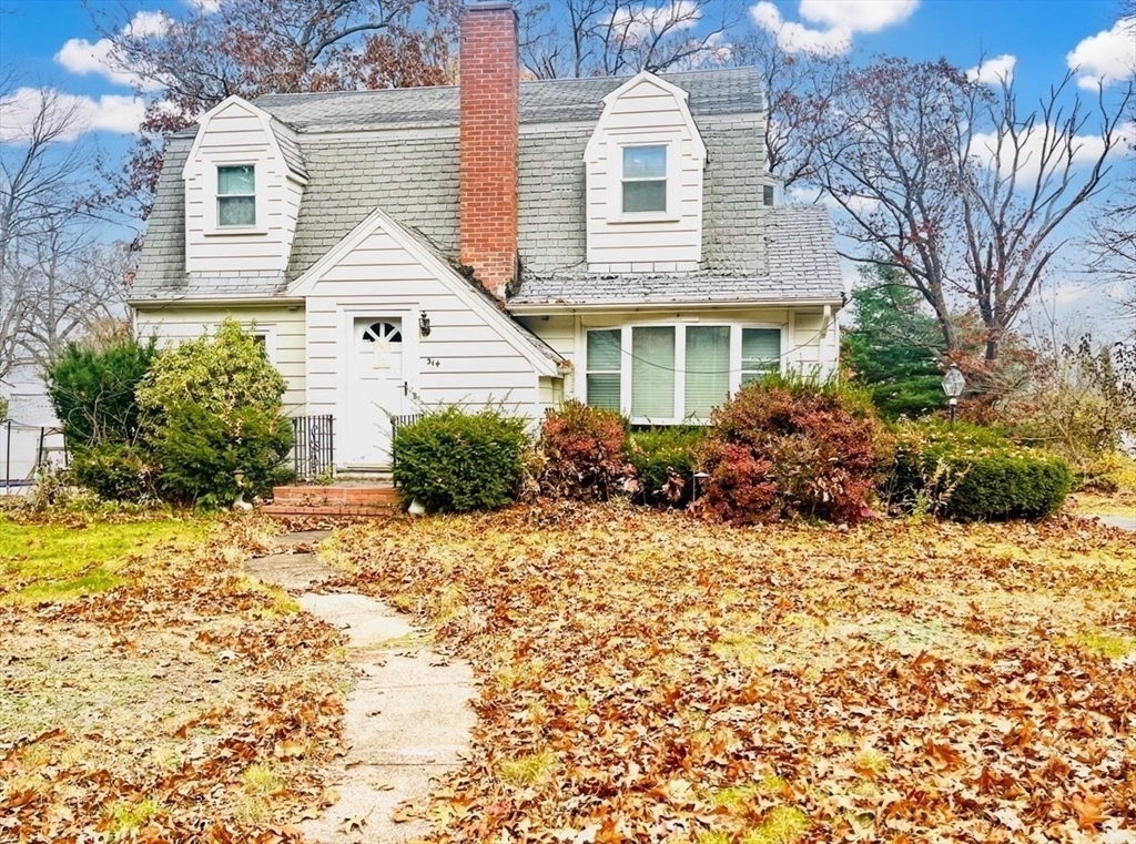 314 South Street Randolph, MA 02368 - Photo 1 of 8 a front view of a house with garden