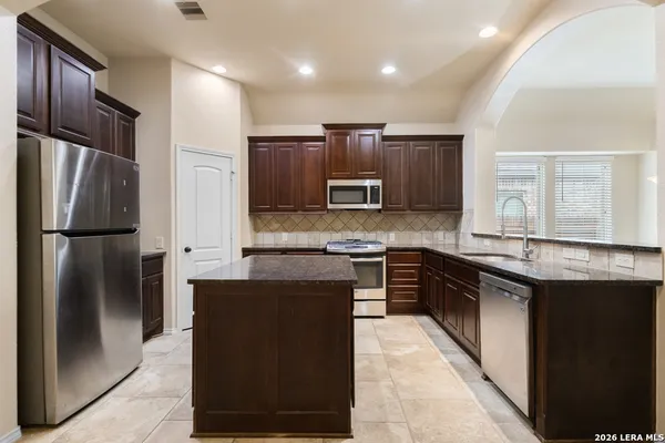 $2,250 | 8710 White Crown, San Antonio, TX 78254