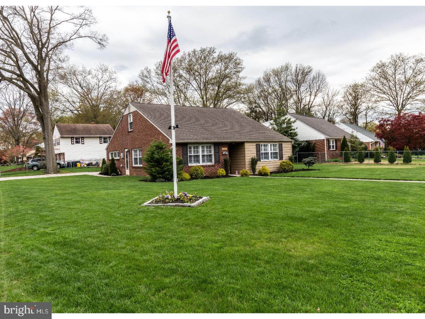 1024 Chesterfield Road Barrington, NJ 08033 - Photo 2 of 21