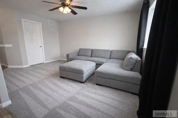 $1,875 | 1966 Dakota Lane, Ammon, ID 83406