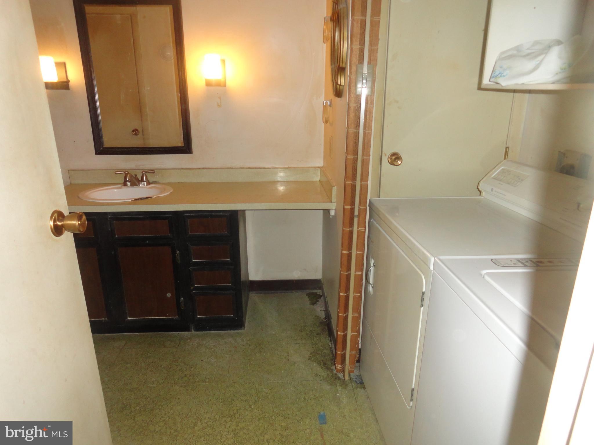 5804 Royal Ridge Drive, Unit P Springfield, VA 22152 - Photo 16 of 30 Bath