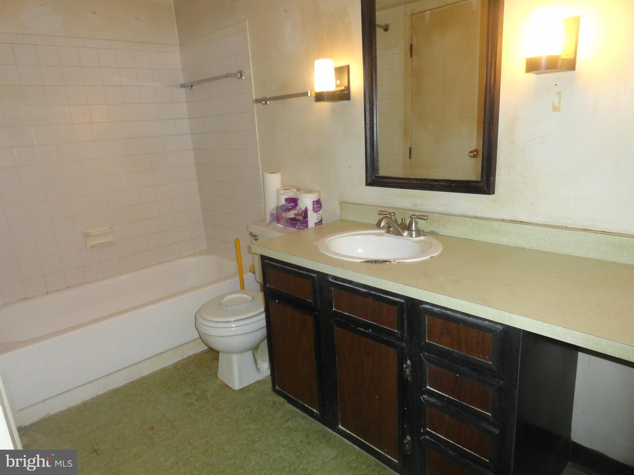 5804 Royal Ridge Drive, Unit P Springfield, VA 22152 - Photo 17 of 30 Bath