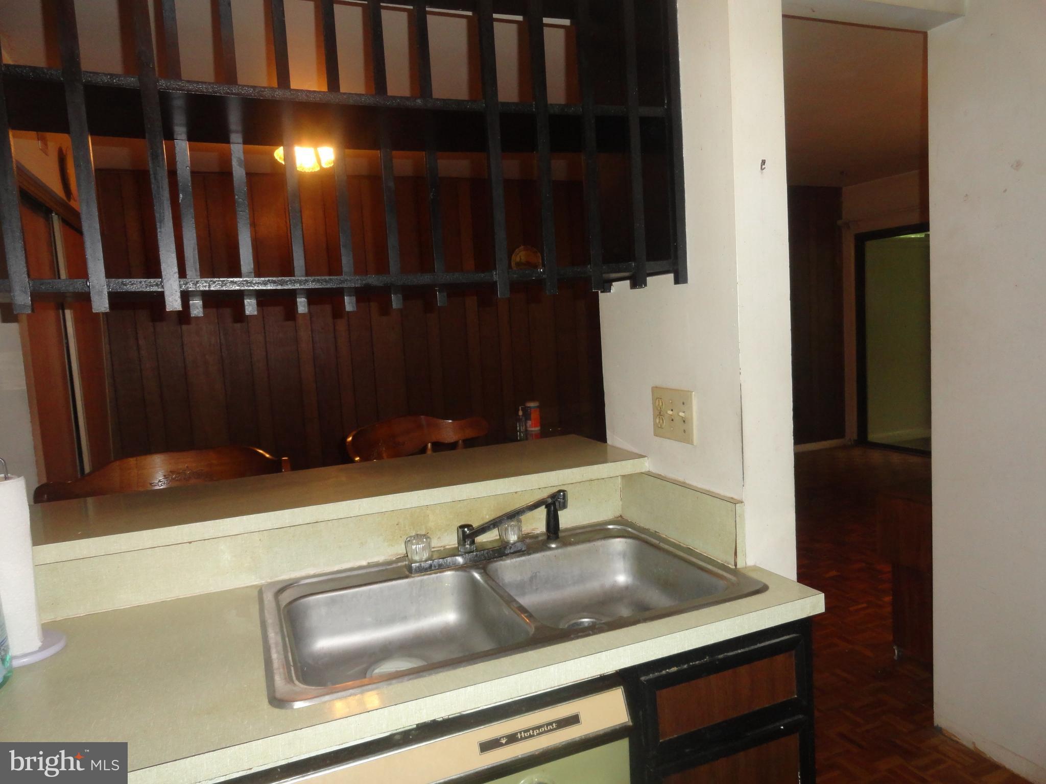 5804 Royal Ridge Drive, Unit P Springfield, VA 22152 - Photo 9 of 30 Kitchen