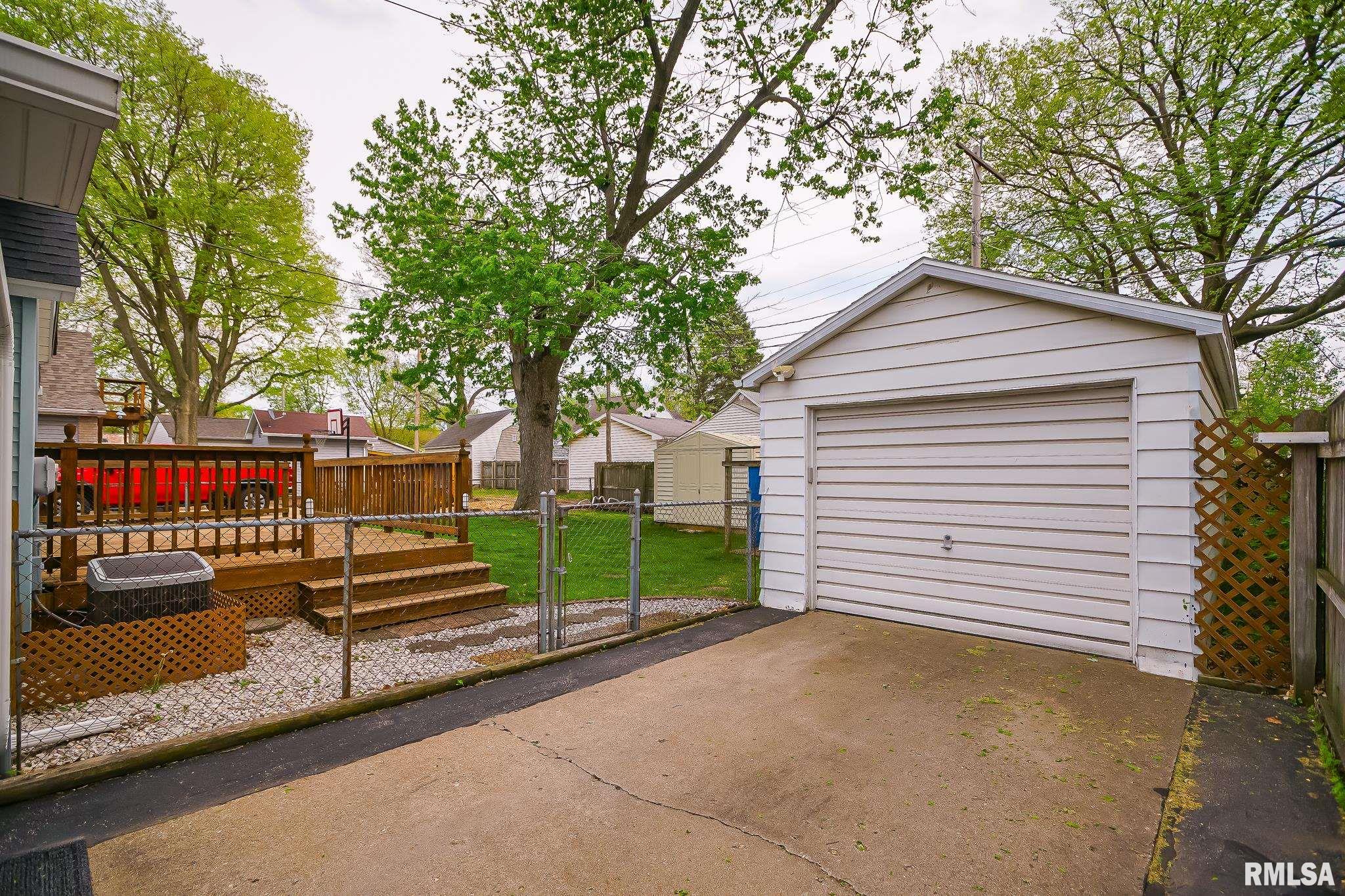 914 Henrietta Street Pekin, IL 61554 - Photo 5 of 61