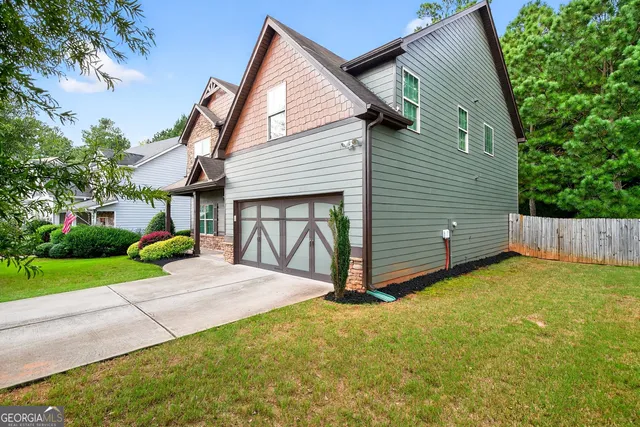 a view of a backyard with a small cabin