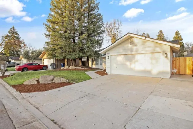 $2,500 | 6379 North Forestiere Avenue, Fresno, CA 93722