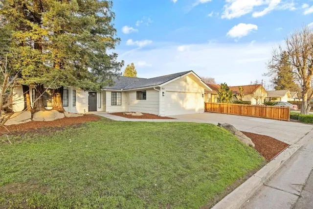 $2,500 | 6379 North Forestiere Avenue, Fresno, CA 93722