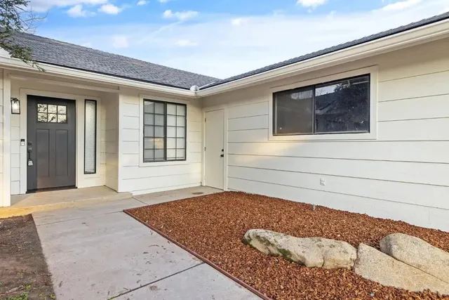 $2,500 | 6379 North Forestiere Avenue, Fresno, CA 93722