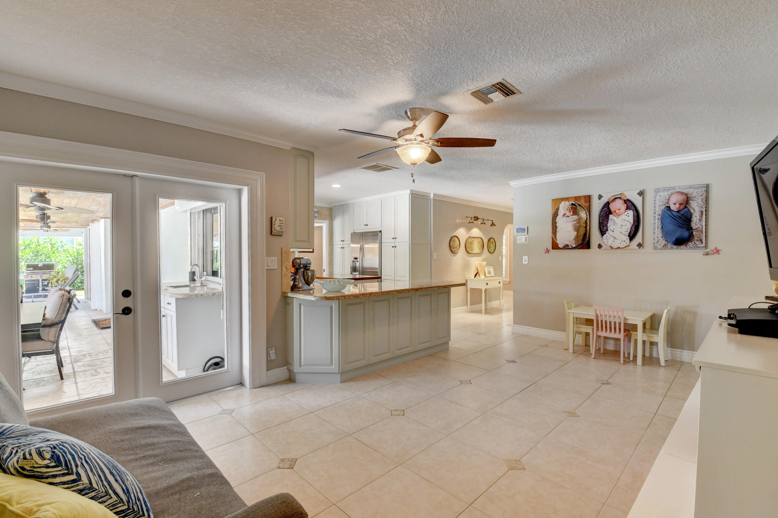 1560 Southwest 8th Avenue Boca Raton, FL 33486 - Photo 7 of 26 Family Room