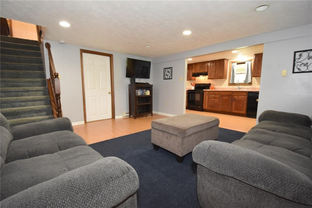 113 Gill Drive Beaver Falls, PA 15010 - Photo 4 of 23