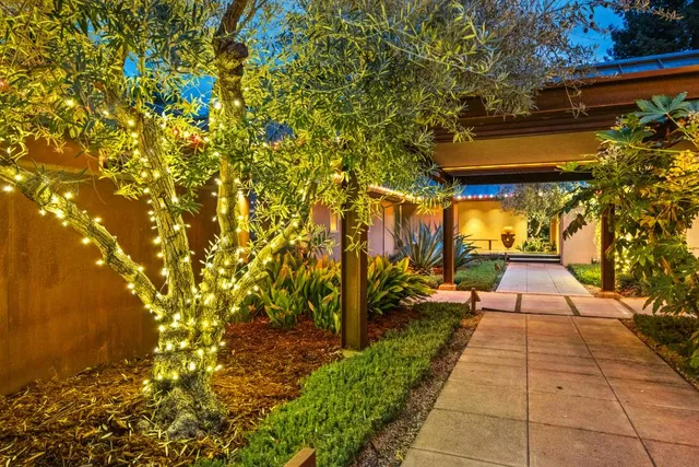 $3,400,000 | 3636 Fair Oaks Boulevard, Sacramento, CA 95864