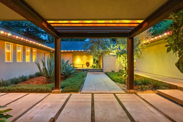 $3,400,000 | 3636 Fair Oaks Boulevard, Sacramento, CA 95864