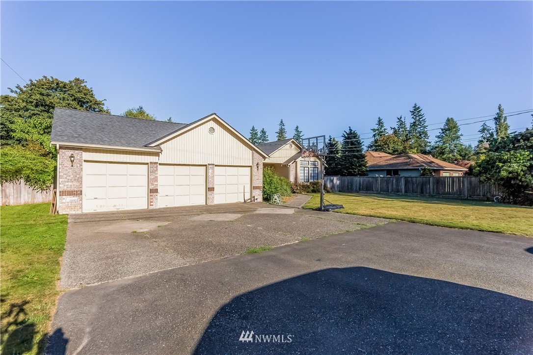 18207 Bellflower Road Bothell, WA 98012 - Photo 2 of 23