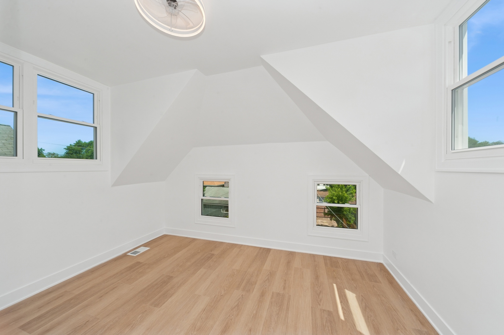 1037 Dodge Avenue Evanston, IL 60202 - Photo 35 of 54