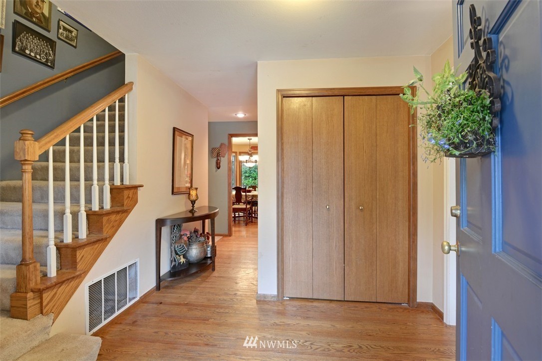 6302 136th Place Southwest Edmonds, WA 98026 - Photo 2 of 25 Gallery Image 2