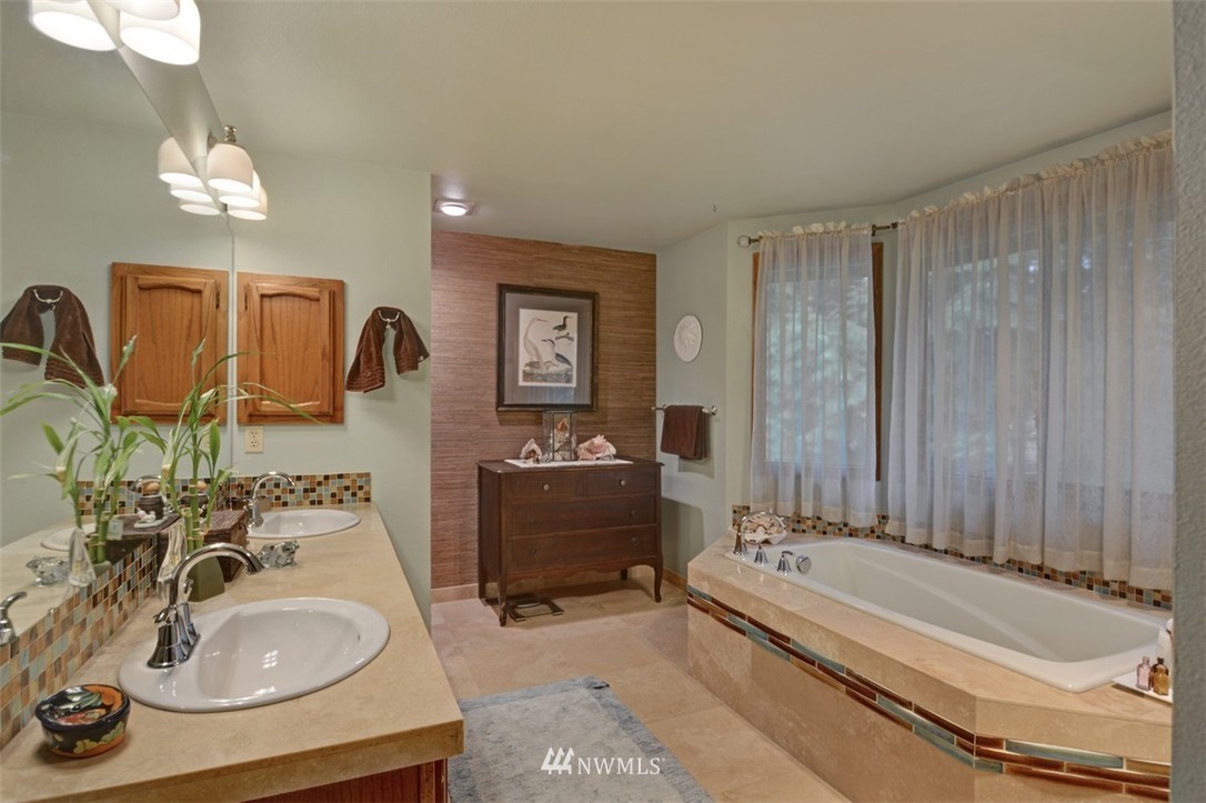 6302 136th Place Southwest Edmonds, WA 98026 - Photo 14 of 25 Gallery Image 14
