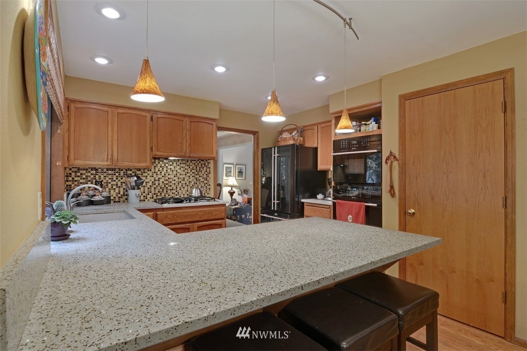 6302 136th Place Southwest Edmonds, WA 98026 - Photo 5 of 25 Gallery Image 5