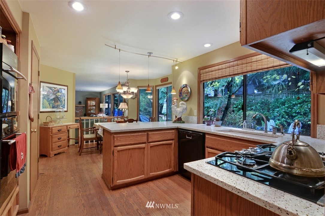 6302 136th Place Southwest Edmonds, WA 98026 - Photo 8 of 25 Gallery Image 8