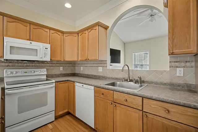 $500,000 | 1 Cobbler Court, Litchfield, NH 03052