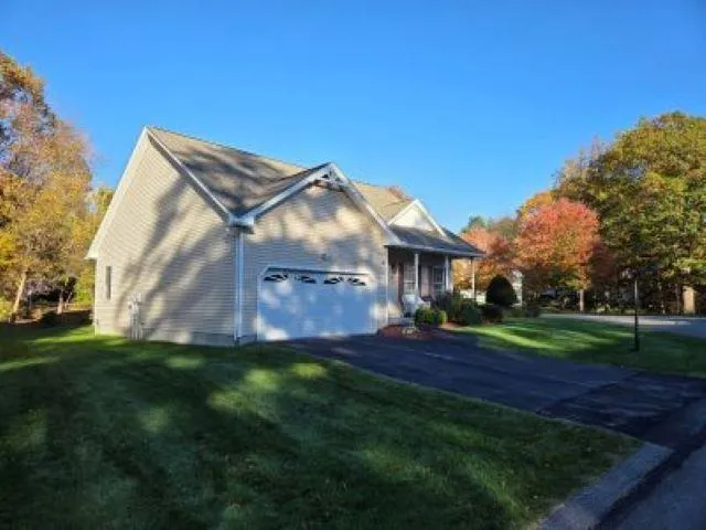 $500,000 | 1 Cobbler Court, Litchfield, NH 03052