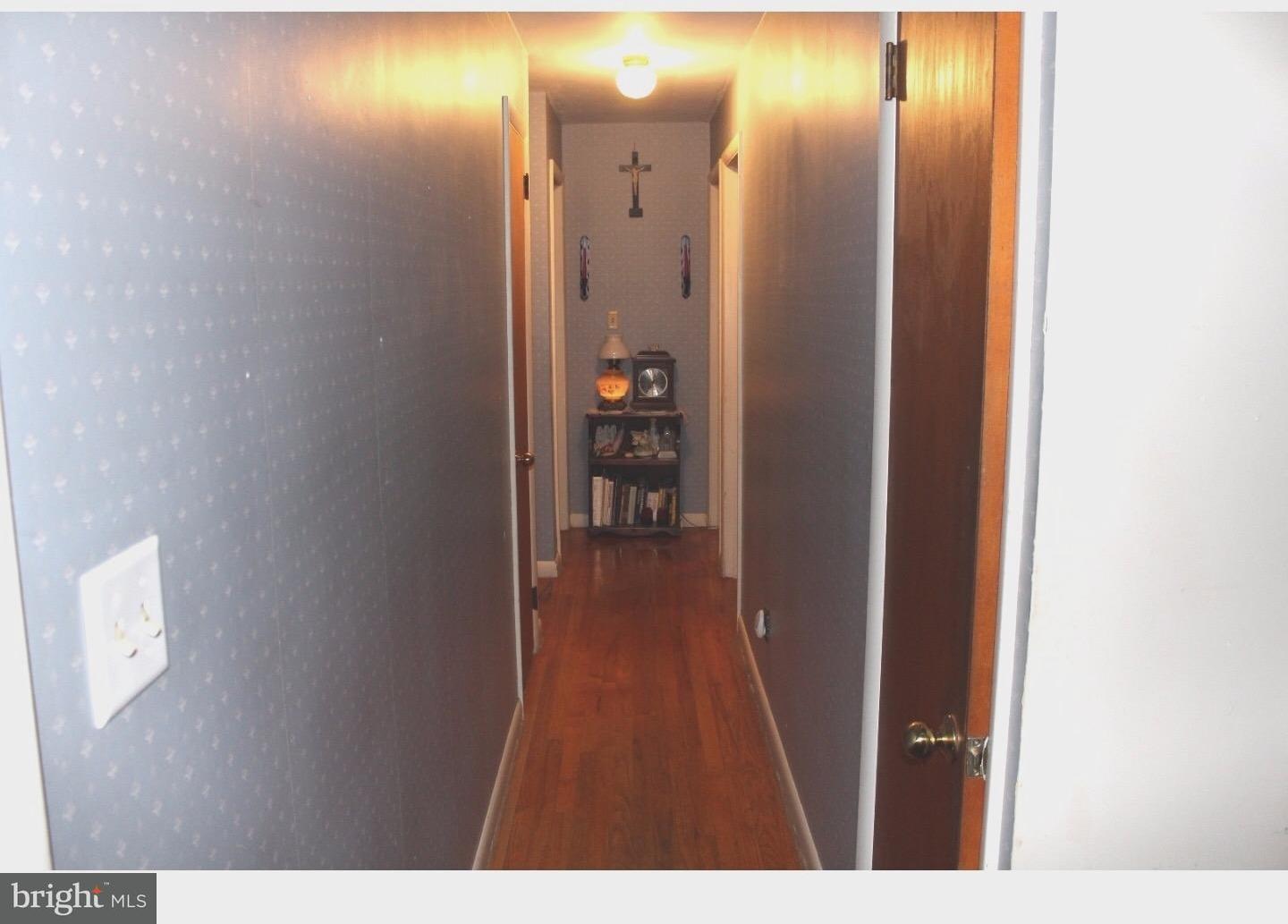 25 Hoover Road Lancaster, PA 17603 - Photo 5 of 14 Hallway