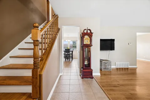 $575,000 | 919 East Ironwood Drive, Mount Prospect, IL 60056