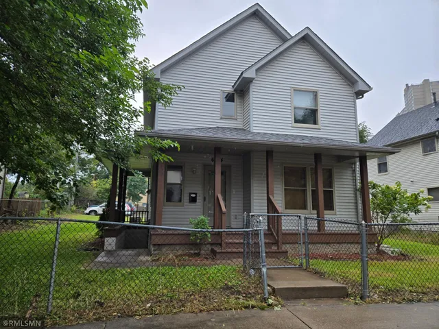 $2,700 | 614 19th Avenue South, Minneapolis, MN 55454