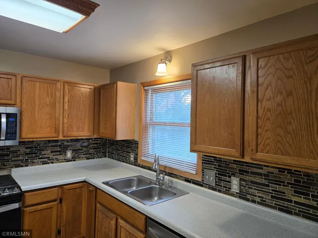 $2,700 | 614 19th Avenue South, Minneapolis, MN 55454