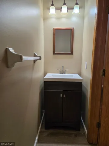 $2,700 | 614 19th Avenue South, Minneapolis, MN 55454