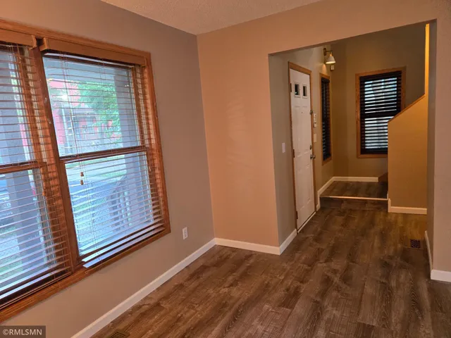 $2,700 | 614 19th Avenue South, Minneapolis, MN 55454