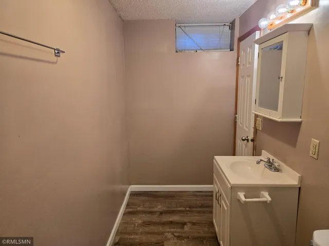 $2,700 | 614 19th Avenue South, Minneapolis, MN 55454