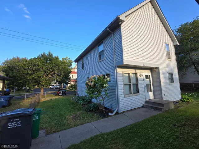 $2,700 | 614 19th Avenue South, Minneapolis, MN 55454