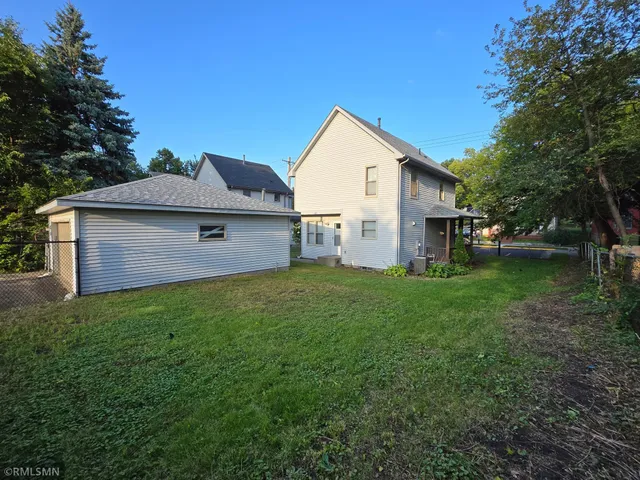 $2,700 | 614 19th Avenue South, Minneapolis, MN 55454