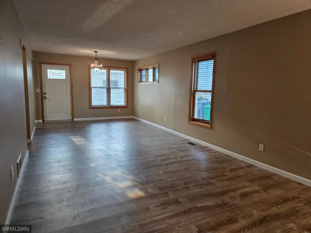 $2,700 | 614 19th Avenue South, Minneapolis, MN 55454